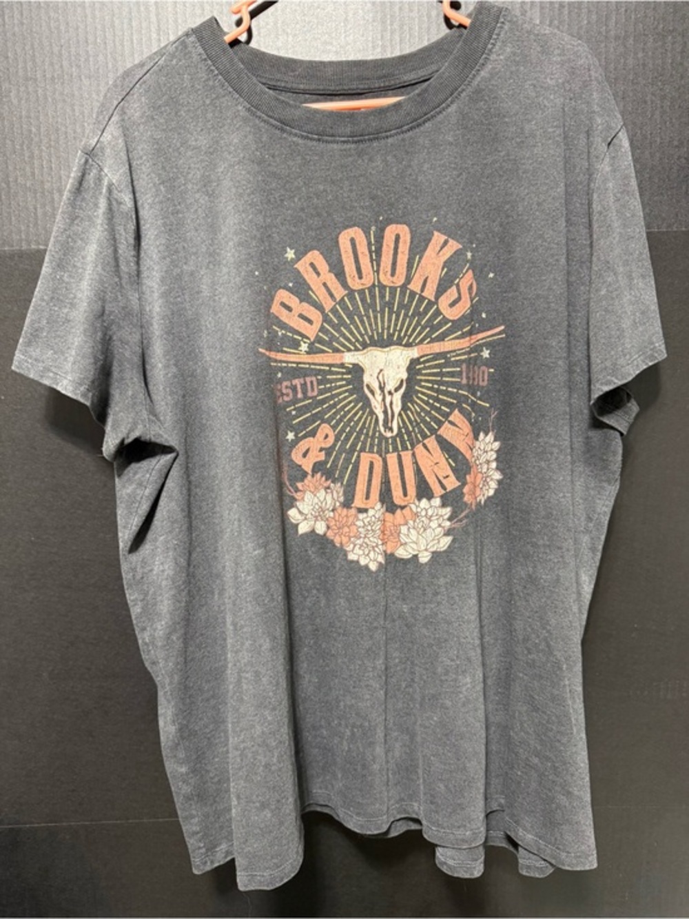 🍄Maurice’s Brooks & Dunn Distressed Gray T-shirt